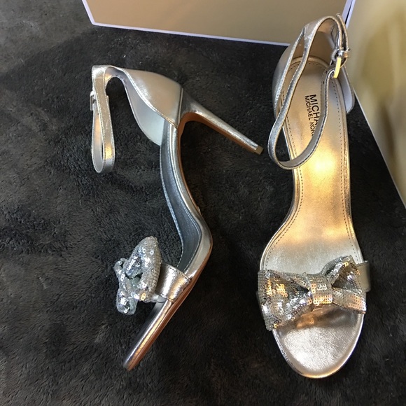 Michael Kors Silver Paris Sandals NEW - Picture 5 of 7